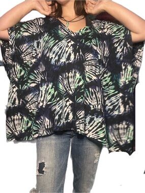 B.L.E.U. Navy, Green & White Abstract V-Neck Poncho Tunic